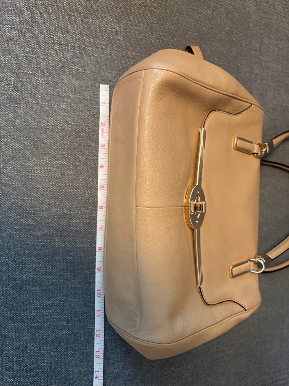 Coach Beige Pebbled leather Shoulder bag/ gold turn lock hardware - Picture 11 of 11